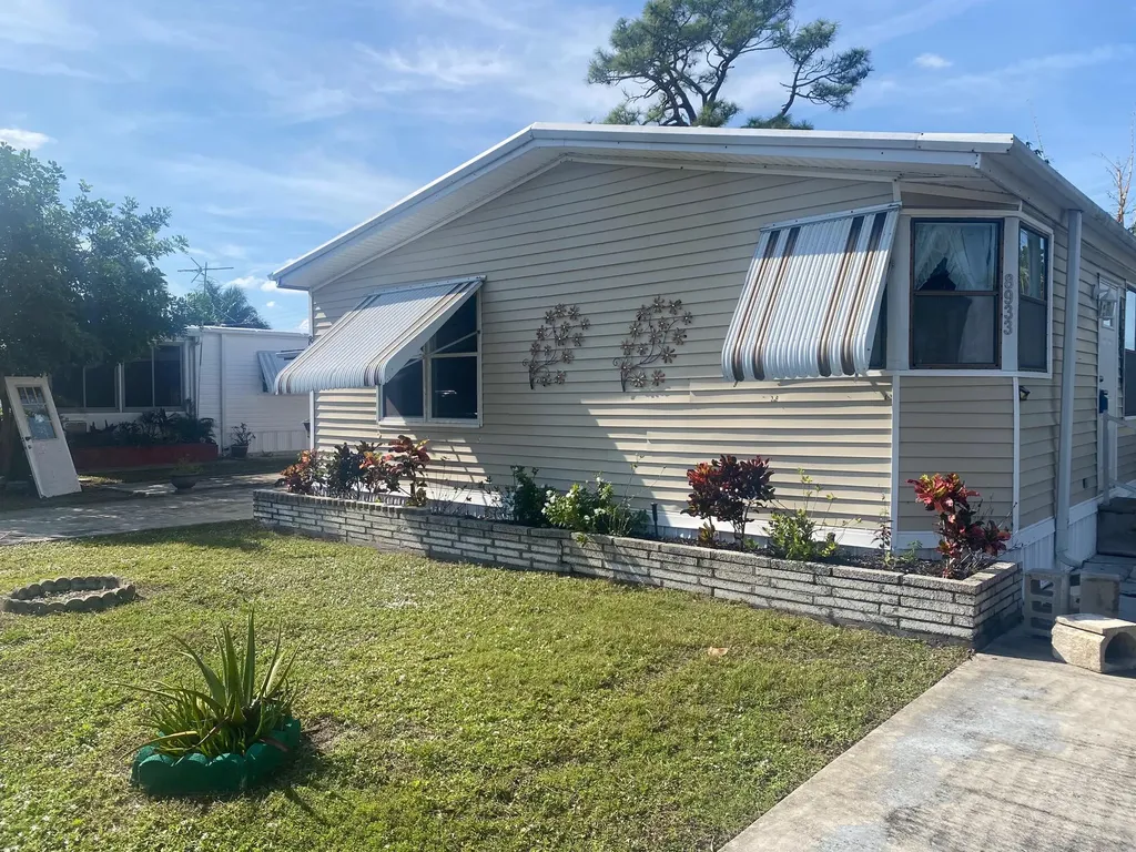 8933 Pine Street Boynton Beach FL 33436