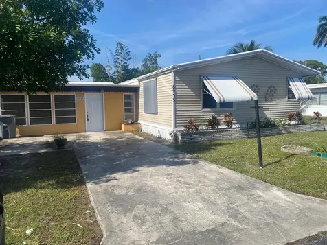 8933 Pine Street Boynton Beach FL 33436
