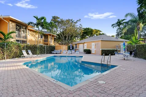 811 SE 4th Avenue Dania Beach FL 33004