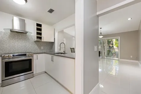 811 SE 4th Avenue Dania Beach FL 33004