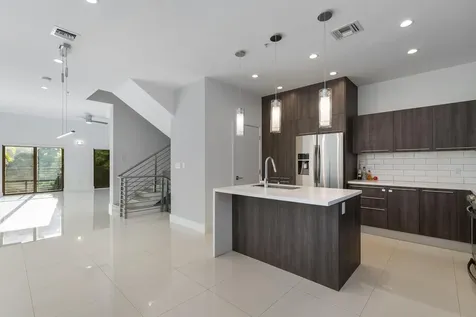 180 Se 4th Terrace Pompano Beach FL 33060