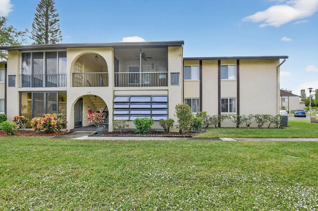310 Pine Ridge Circle Greenacres FL 33463