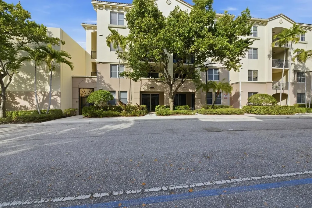 4 Renaissance Way Boynton Beach FL 33426