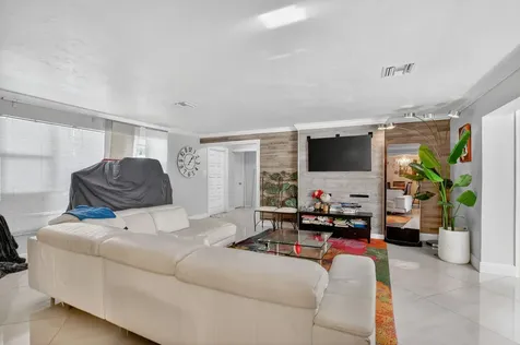 256 Sw 11th Place Boca Raton FL 33432