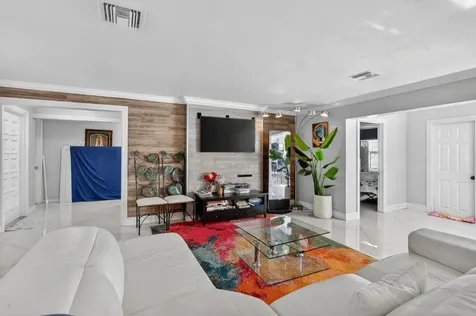 256 Sw 11th Place Boca Raton FL 33432