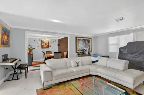 256 Sw 11th Place Boca Raton FL 33432