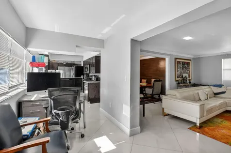 256 Sw 11th Place Boca Raton FL 33432
