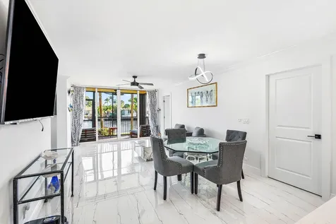 18 Royal Palm Way Boca Raton FL 33432