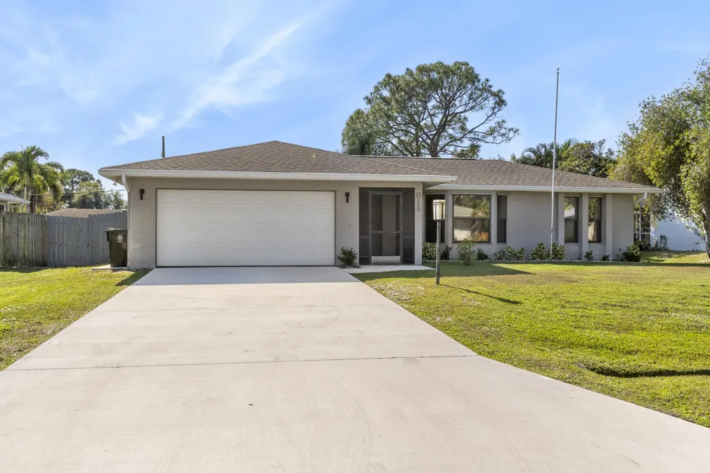 814 Se Starflower Avenue Port Saint Lucie FL 34983