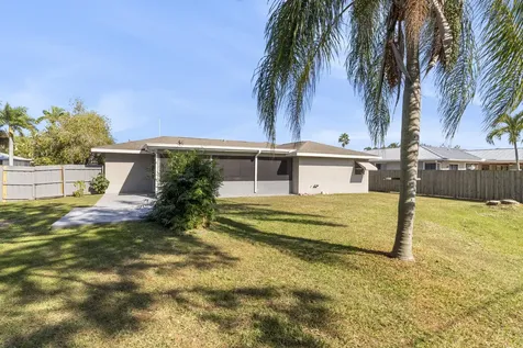 814 Se Starflower Avenue Port Saint Lucie FL 34983