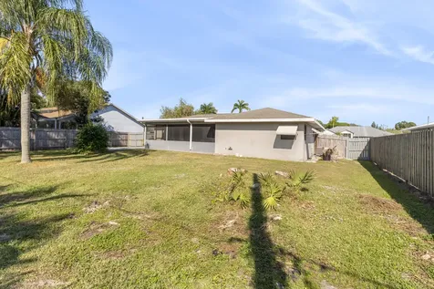 814 Se Starflower Avenue Port Saint Lucie FL 34983