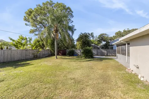 814 Se Starflower Avenue Port Saint Lucie FL 34983