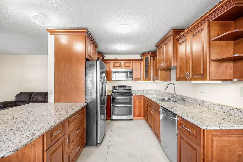 447 Burgundy J Delray Beach FL 33484