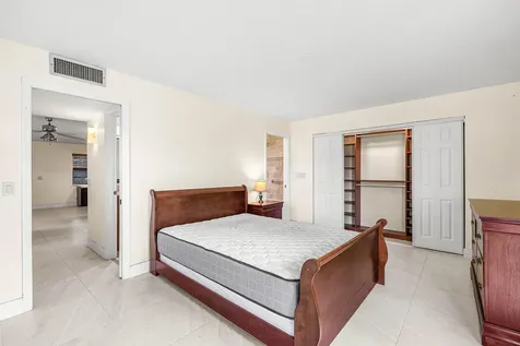 447 Burgundy J Delray Beach FL 33484