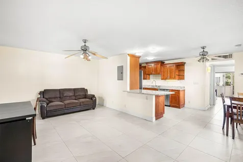 447 Burgundy J Delray Beach FL 33484