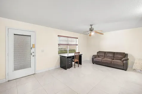447 Burgundy J Delray Beach FL 33484
