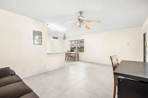 447 Burgundy J Delray Beach FL 33484