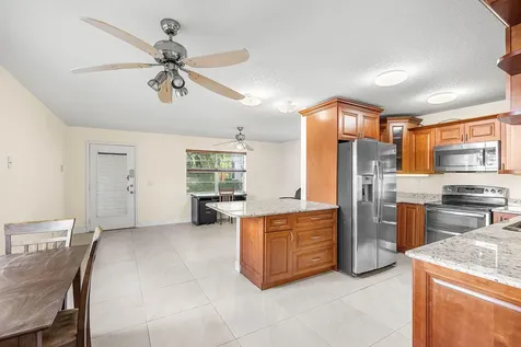 447 Burgundy J Delray Beach FL 33484