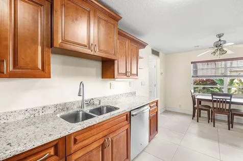 447 Burgundy J Delray Beach FL 33484