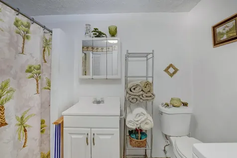 2078 Ne 135th Lane North Miami Beach FL 33181