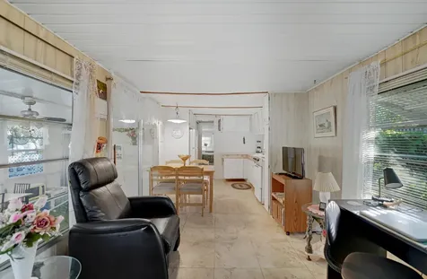 2078 Ne 135th Lane North Miami Beach FL 33181