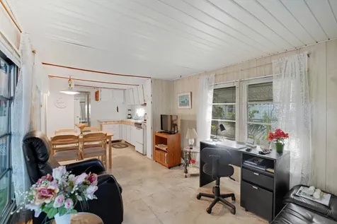 2078 Ne 135th Lane North Miami Beach FL 33181