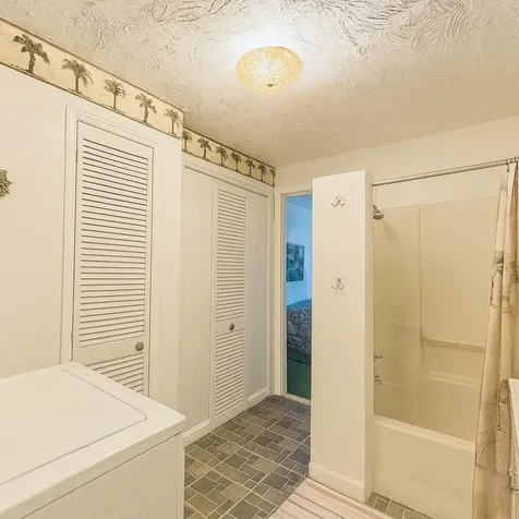 2078 Ne 135th Lane North Miami Beach FL 33181