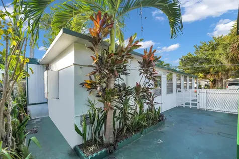 2078 Ne 135th Lane North Miami Beach FL 33181
