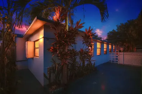 2078 Ne 135th Lane North Miami Beach FL 33181