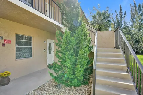 140 Lake Meryl Drive West Palm Beach FL 33411