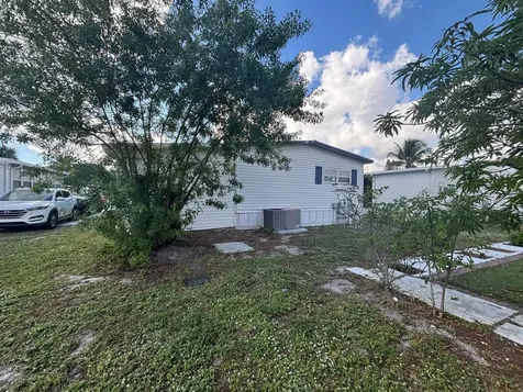 113 Nw 50th St, Lot 219 Deerfield Beach FL 33064