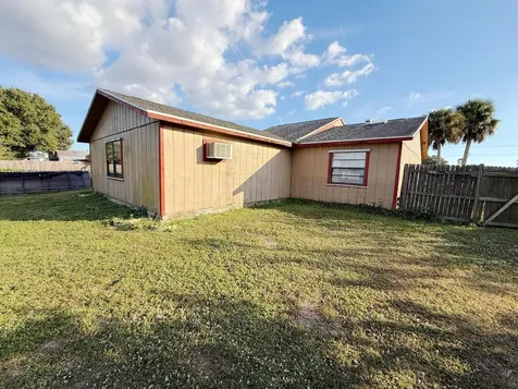 2361 Se 27th Street Okeechobee FL 34974