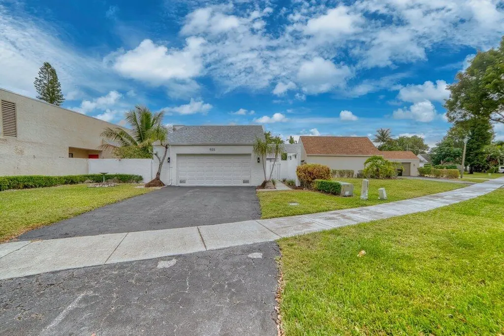 905 Nw 22nd Avenue Delray Beach FL 33445