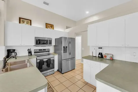 1872 SW Airoso Boulevard Port Saint Lucie FL 34984