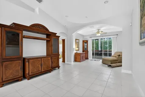 10564 Royal Caribbean Circle Boynton Beach FL 33437