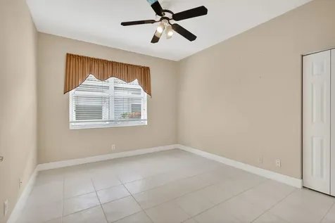 10564 Royal Caribbean Circle Boynton Beach FL 33437