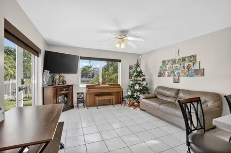 9232 Nw 55th Street Sunrise FL 33351