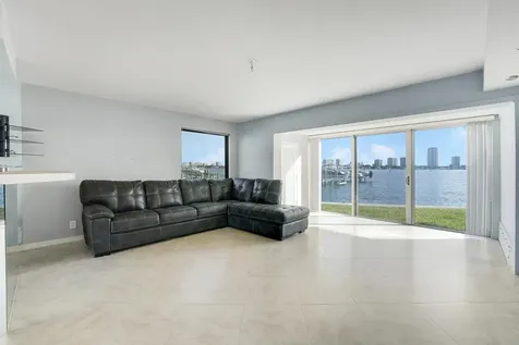 360 Wilma Circle Riviera Beach FL 33404