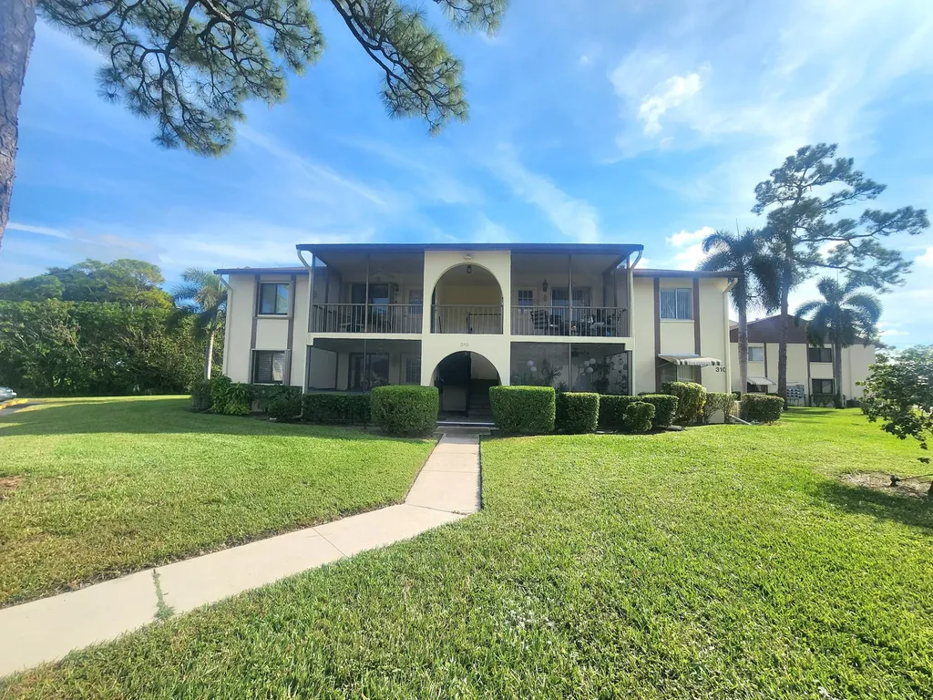 310 Knotty Pine Circle Greenacres FL 33463