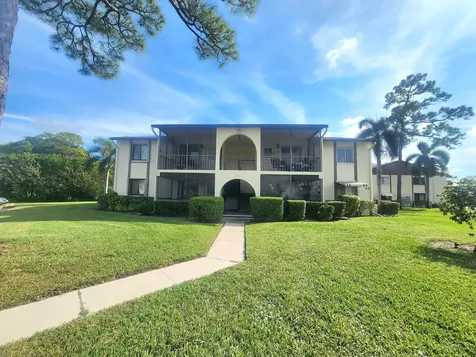 310 Knotty Pine Circle Greenacres FL 33463