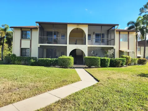 310 Knotty Pine Circle Greenacres FL 33463