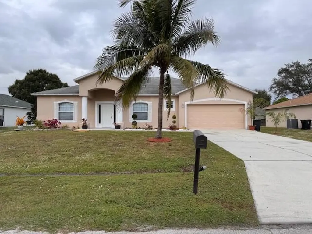 237 SW Grove Avenue Port Saint Lucie FL 34983
