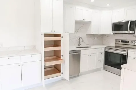 282 Burgundy F Delray Beach FL 33484