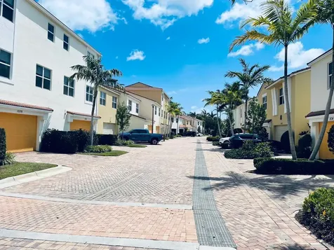 1527 NW 48th Lane Boca Raton FL 33431
