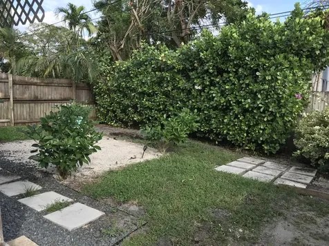 2858 N Dixie Highway Boca Raton FL 33431
