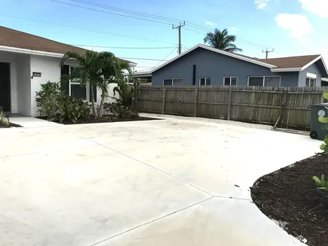 2858 N Dixie Highway Boca Raton FL 33431