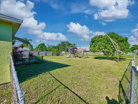 1407 Se Grapeland Avenue Port Saint Lucie FL 34952