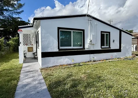 5909 Pinewood Avenue West Palm Beach FL 33407