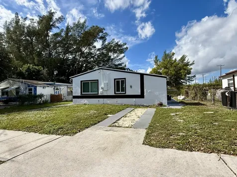 5909 Pinewood Avenue West Palm Beach FL 33407