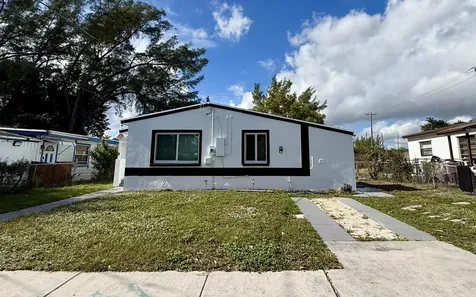 5909 Pinewood Avenue West Palm Beach FL 33407